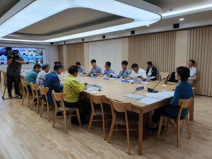 지난 5일 이화순 경기도 행정2부지사 주재로 도내 31개 시·군 부단체장 '비상 외교·경제 상황' 영상회의가 개최됐다.(사진설명)