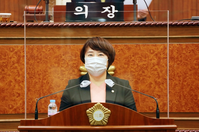 의정부시의회 정선희 의원이 지난 7일 도봉면허시험장 이전과 관련해 5분 자유발언을 하고 있다.(사진설명)