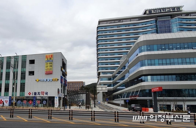 을지대학교 총장 부부가 2013년, 2017년, 2019년 등 3차례에 걸쳐 매입했던 부동산에 신축된 약국 건물과 을지대학병원(사진설명)