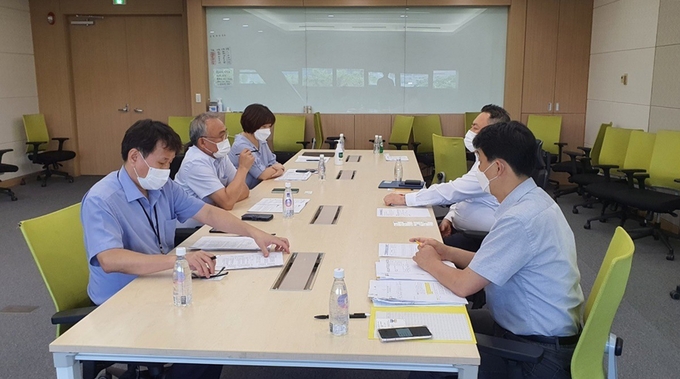 국무조정실 규제개혁 현장 간담회 모습(사진설명)
