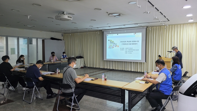 지난 19일 의정부역 지하도상가 활성화를 위한 ‘중소벤처기업부 특성화시장육성사업 첫걸음 기반조성사업’ 현장평가가 실시됐다.(사진설명)