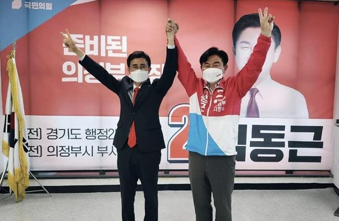 왼쪽으로부터 의정부시의회 구구회 부의장과 김동근 의정부시장 후보