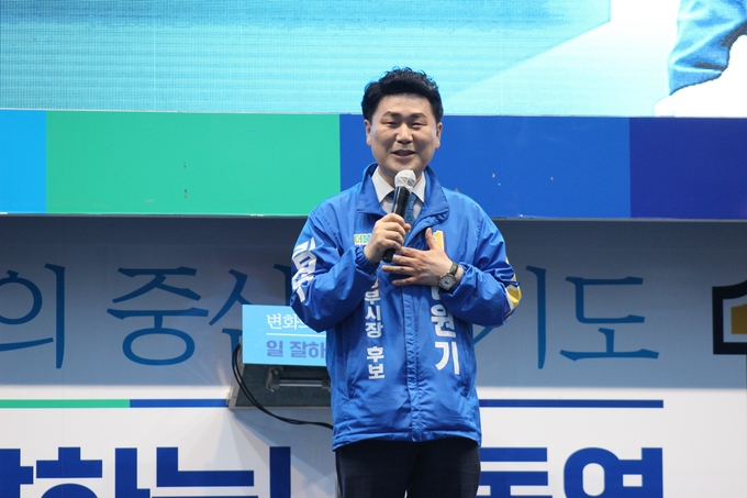 더불어민주당 김원기 의정부시장 후보의 선거 유세 모습