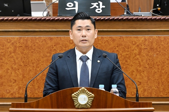 의정부시의회 김지호 의원이 16일 개회한 제325회 임시회 제1차 본회의에서 5분 자유발언을 통해 캠프 레드클라우드 부지 무상 이전을 제안했다.(사진설명)