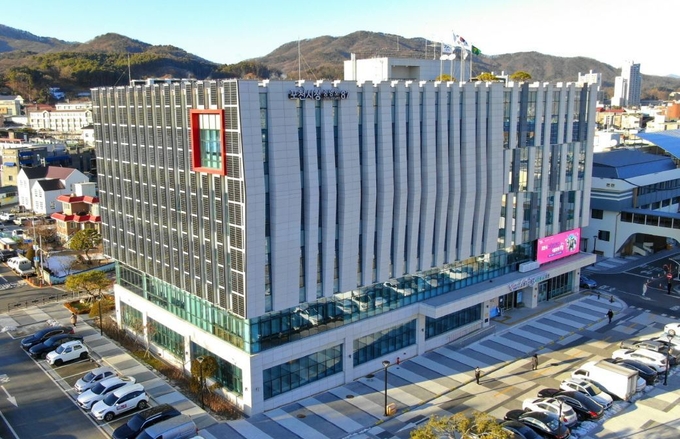 포천시청 청사 전경.