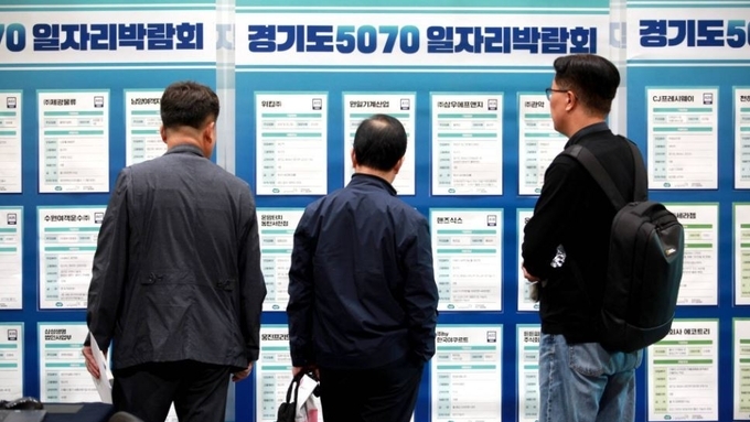 "중장년 취업 열기 후끈"...'경기도 5070 일자리박람회 in 의정부' 성황